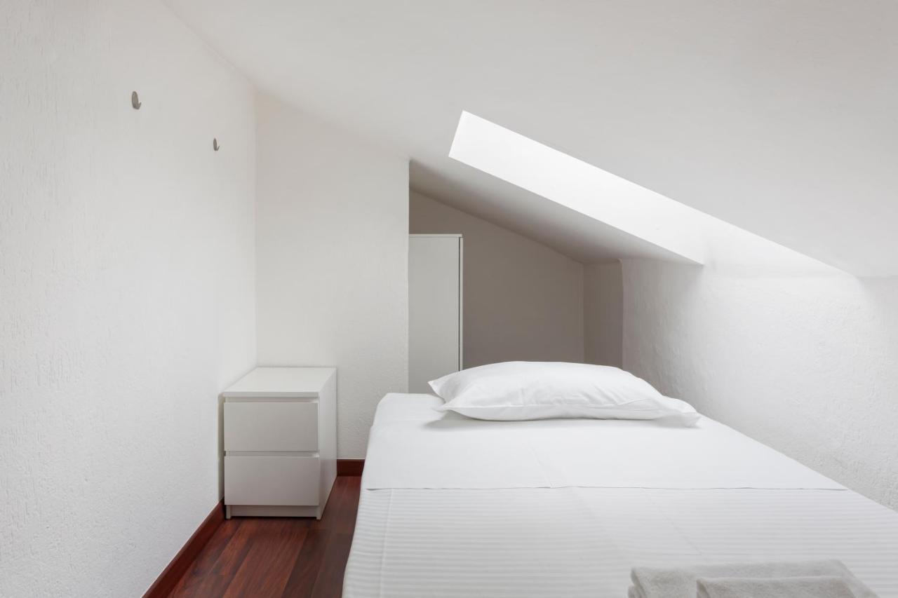 2 Bedroom Apt - Duomo 3 Милано Екстериор снимка